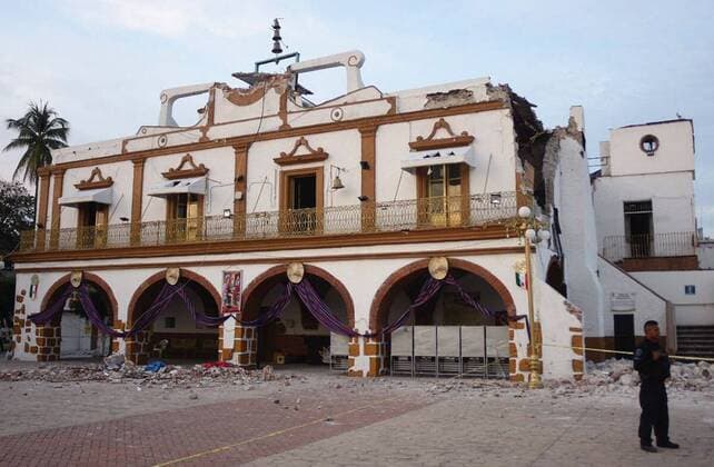 General view of the damages in the municipal palace of the town Jojutla de Juarez, Morelos state, Mexico, on 19 September 2017, following a magnitude 7.1 earthquake on the Richter scale, which shook the center of the country and caused panic scenes just as the 32-year-old earthquake that caused thousands of deaths. At least 139 people lost their lives in the states of Morelos, Puebla and Mexico by the earthquake of magnitude 7.1 on the Richter scale. EFE Tony Rivera At least 139 dead after a magnitude 7.1 earthquake in Mexico !ACHTUNG: NUR REDAKTIONELLE NUTZUNG!  Copyright: xTonyxRiverax MEX61 20170920-636414763371223951