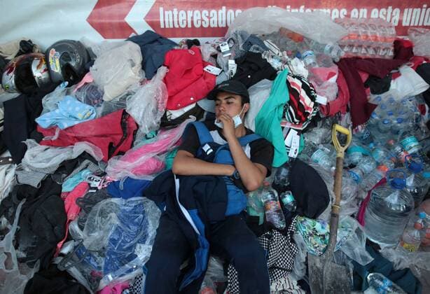 A man takes a break amid donated items for earthquake victims following a magnitude 7.1 earthquake on the Richter scale, which shook the center of the country and caused panic scenes just as the 32-year-old earthquake that caused thousands of deaths, in Mexico City, Mexico, 19 September 2017. At least 139 people lost their lives in the states of Morelos, Puebla and Mexico by the earthquake of magnitude 7.1 on the Richter scale. EFE Jorge Dan Lopez At least 139 dead after a magnitude 7.1 earthquake in Mexico !ACHTUNG: NUR REDAKTIONELLE NUTZUNG!  Copyright: xJorgexDanxLopezx MEX61 20170920-636414776397406512