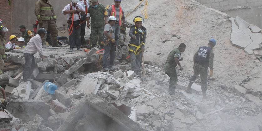 Members of the Navy of Mexico carry out rescue work following a magnitude 7.1 earthquake on the Richter scale, which shook the center of the country and caused panic scenes just as the 32-year-old earthquake that caused thousands of deaths, in Mexico City, Mexico, 19 September 2017. At least 149 people lost their lives in the states of Morelos, Puebla and Mexico by the earthquake of magnitude 7.1 on the Richter scale. EFE Mario Guzman At least 149 dead after a magnitude 7.1 earthquake in Mexico !ACHTUNG: NUR REDAKTIONELLE NUTZUNG!  Copyright: xMarioxGuzmanx MEX61 20170920-636414794800414512