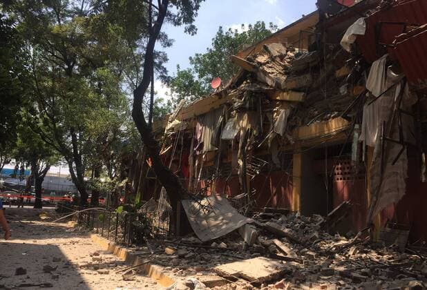Schweres Erdbeben erschüttert Mexiko (170919) -- MEXICO CITY, Sept. 19, 2017 -- Photo taken on Sept. 19, 2017 shows debris of a house damaged in an earthquake in Mexico City, capital of Mexico. At least 47 people were killed in a powerful 7.1-magnitude earthquake that hit central Mexico on Tuesday. ) (ce) MEXICO-MEXICO CITY-EARTHQUAKE NiktehaxCabrera 