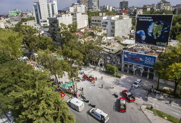 Schweres Erdbeben erschüttert Mexiko (170920) -- MEXICO CITY, Sept. 20, 2017 -- Aerial photo taken on Sept. 19, 2017 shows a collapsed building after an earthquake in Mexico City, capital of Mexico. More than 100 people were killed in a powerful 7.1-magnitude earthquake that hit central Mexico on Tuesday, and the number of deaths is expected to rise due to the scale of the quake. ) (dtf) MEXICO-MEXICO CITY-EARTHQUAKE CesarxVicuna 
