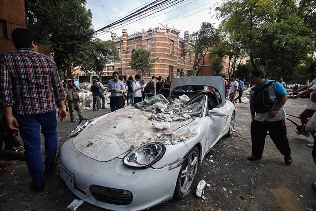 September 19, 2017 - Ciudad De Mexico, Mexico, MEXICO - A powerful 7.1 earthquake strikes Mexico City on Tuesday September 19, 2017 collapsing buildings and sending thousands of people fleeing into the streets exactly 32 years in the aniversary of the 1985 devastating earthquake. Personal property damaged by quake. Ciudad De Mexico MEXICO - ZUMAp124 20170919_zaa_p124_015 Copyright: xJosexLunax