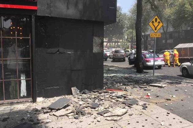 September 19 2017 EUM20170919NAC42 JPG CIUDAD DE MEXICO EarthquakeSismo CDMX Tras el sismo que sacudio a la Ciudad de Mexico este martes 19 de septiembre de 2017 edificios en distintos puntos de esta capital colapsaron y otros mas presentaron danos en diversos grados Foto Agencia Jorge SerratosEVZ Credit Image © via ZUMA Wire Latin News September 19 2017 ElxUniversal  EUM_I_20170919_501070.JPG
