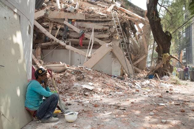 September 19 2017 EUM20170919NAC79 JPG CIUDAD DE MEXICO Earthquake Sismo CDMX Aspecto de las labores de rescate en una edificacion que se desplomo en la colonia del Valle al sur de la capital tras el sismo registrado que sacudio la ciudad de Mexico este 19 de septiembre de 2017 Foto Agencia EL UNIVERSAL German Espinosa RCC Credit Image © El Universal via ZUMA Wire Latin News September 19 2017 GermanxEluniversal  EUM_I_20170919_501110.JPG