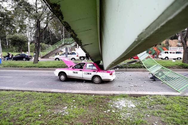 Schweres Erdbeben erschüttert Mexiko September 20 2017 EUM20170919NAC137 JPG CIUDAD DE MEXICO Earthquake Sismo CDMX Un taxi que circulaba sobre periferico a la altura de Cuemanco se le cayo el puente vehicular sin resultar lesionados tras el sismo registrado este martes 19 de septiembre de 2017 Foto Agencia EL UNIVERSAL RCC Credit Image © El Universal via ZUMA Wire Latin News September 20 2017 ValentexRosas  EUM_I_20170919_501188.JPG