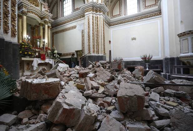 (170920) -- PUEBLA, Sept. 20, 2017 -- Image taken on Sept. 19, 2017 shows the interior of the Tepontla Church after an earthquake in Cholula de Rivadavia, Puebla state, Mexico. At least 216 people have been killed after a powerful earthquake hit central Mexico on Tuesday, with the death toll expected to rise due to the scale of the temblor, the country s civil protection agency said. Str) (da) (ce) (zy) MEXICO-PUEBLA-EARTHQUAKE e STR 