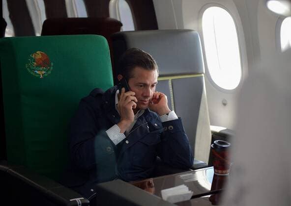 (170920) -- MEXICO CITY, Sept. 20, 2017 -- Mexican President Enrique Pena Nieto makes a phone call after an earthquake in Mexico City, capital of Mexico, on Sept. 19, 2017. At least 216 people have been killed after a powerful earthquake hit central Mexico on Tuesday, with the death toll expected to rise due to the scale of the temblor, the country s civil protection agency said. ) (da) (ce) (zy) MEXICO-MEXICO CITY-EARTHQUAKE Mexico sxPresidency 