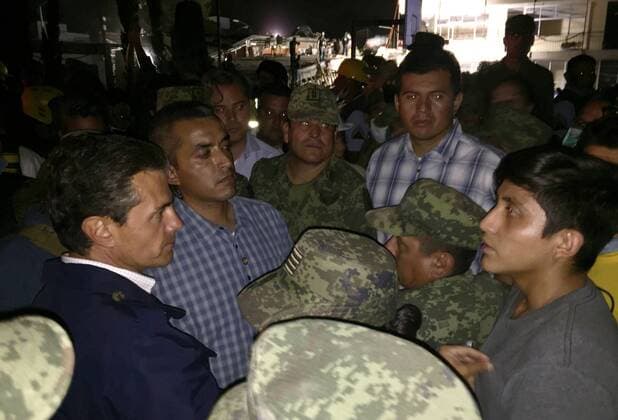 (170920) -- MEXICO CITY, Sept. 20, 2017 -- Image taken on Sept. 19, 2017 shows Mexican President Enrique Pena Nieto (1st L) inspecting the rescue work at the Enrique C. Rebsamen School after an earthquake in Mexico City, capital of Mexico. At least 216 people have been killed after a powerful earthquake hit central Mexico on Tuesday, with the death toll expected to rise due to the scale of the temblor, the country s civil protection agency said. ) (da) (ce) (zy) MEXICO-MEXICO CITY-EARTHQUAKE MEXICO SxPRESIDENCY 