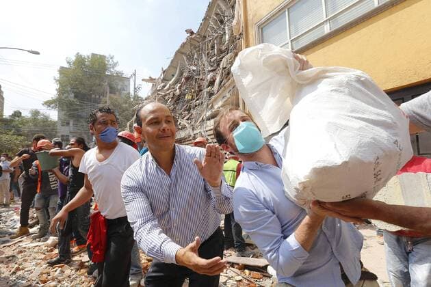 September 20 2017 EUM20170920NAC13 JPG CIUDAD DE MEXICO Earthquake Sismo CDMX Aspecto de los trabajos de rescate en las edificaciones derrumbadas por el sismo de 7 1 grados que se registro el martes 19 de septiembre de 2017 En la imagen en Gabriel Mancera y Escocia en la colonia del Valle Foto Agencia EL UNIVERSAL RCC  - ZUMAu78_ 20170920_zaf_u78_018 Copyright: xBerenicexFregosox