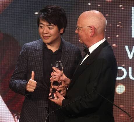 September 19, 2017 - New York, New York, U.S. - Founder and Executive Chairman of the World Economic Forum, presenter KLAUS SCHWAB and award recipient Chinese pianist LANG LANG attend the Atlantic Council 2017 Global Citizen Awards held at the Intrepid Sea, Air, & Space Museum. New York U.S. - ZUMAk03_ 20170919_zaf_k03_104 Copyright: xNancyxKaszermanx