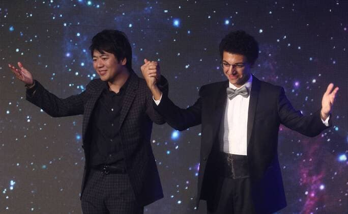 September 19, 2017 - New York, New York, U.S. - Award recipient Chinese pianist LANG LANG and his student AMIR SIRAJ perform at the Atlantic Council 2017 Global Citizen Awards held at the Intrepid Sea, Air, & Space Museum. New York U.S. - ZUMAk03_ 20170919_zaf_k03_117 Copyright: xNancyxKaszermanx