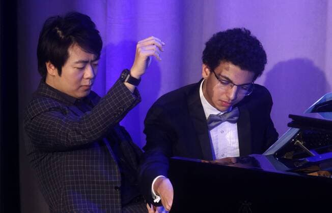 September 19, 2017 - New York, New York, U.S. - Award recipient Chinese pianist LANG LANG and his student AMIR SIRAJ perform at the Atlantic Council 2017 Global Citizen Awards held at the Intrepid Sea, Air, & Space Museum. New York U.S. - ZUMAk03_ 20170919_zaf_k03_122 Copyright: xNancyxKaszermanx
