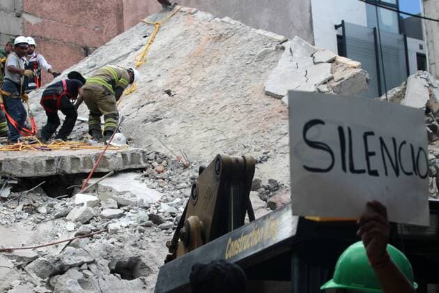 September 20 2017 EUM20170920NAC25 JPG CIUDAD DE MEXICO Earthquake Sismo CDMX Autoridades capitalinas desplegaron 50 mil elementos para apoyar en las labores de rescate tras el sismo de 7 1 registrado el martes 19 de septiembre de 2017 Foto Agencia EL UNIVERSAL Cristopher Rogel Blanquet RCC  - ZUMAu78_ 20170920_zaf_u78_030 Copyright: xNadyaxMurillox