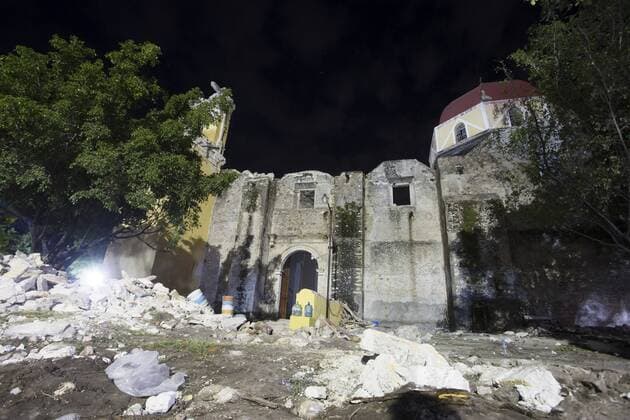 General view of the church of Santiago Apostol in the town of Atzala, in the state of Puebla, Mexico, 20 September 2017, where 11 people died when a baptism was officiated at the time of the magnitude 7.1 earthquake on the Richter scale, which rocked Mexico on Tuesday, September 19, j 20 September 2017. At least 224 people died in the states of Morelos, Puebla and Mexico following a powerful earthquake that struck central Mexico, Secretary of the Interior in the cabinet Miguel Angel Osorio confirmed. Emergency services are searching for survivors buried under the rubble of collapsed buildings. Death toll in the earthquake rises to 224 !ACHTUNG: NUR REDAKTIONELLE NUTZUNG!  Copyright: xFranciscoxGuascox GRA001 20170920-636415218581537775