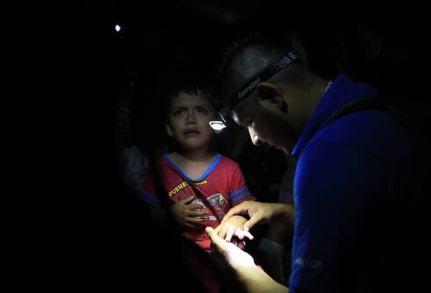 (170921) -- MORELOS, Sept. 21, 2017 -- Paramedic Carlos Reyes (R) applies medical treatment to Christian (L) who injured his hand after an earthquake, in Jojutla municipality, Morelos state, Mexico, on Sept. 20, 2017. ) MEXICO-MORELOS-ENVIRONMENT-EARTHQUAKE MarcoxDiaz 