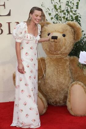 . 20 09 2017. London, United Kingdom. Margot Robbie arriving at the Goodbye Christopher Robin world premiere in London.  xStephenxLockx xi-Imagesx IIM-15912-0004
