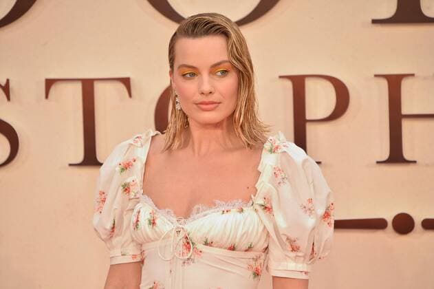 September 20, 2017 - London, London, UK - London, UK. Actress MARGOT ROBBIE attends the world film premiere of Goodbye Christopher Robin in Leicester Square. London UK  - ZUMAl94_ 20170920_zaf_l94_071 Copyright: xRayxTangx