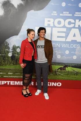 Actor Lena Klenke l r and Emilio Sakraya posing on the red carpet at the premiere of the film Rock my Heart in Cologne Cinedom Kinostart 28 09 2017 on 20 09 2017 in Cologne