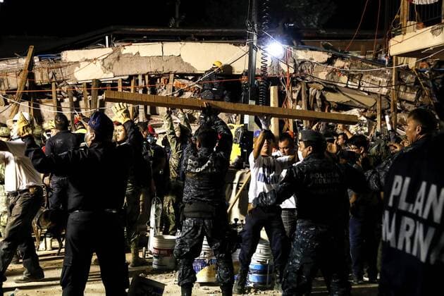 September 20, 2017 - EUM20170920NAC37.JPG .CIUDAD DE MEXICO EarthquakeSismo-CDMX.- 20 de septiembre de 2017, afectaciones en la Ciudad de Mexico por el sismo de 8.1 grados que ocurrio el dia 19 de septiembre de 2017. En imagen, aspectos de una escuela que se derrumbo en Villa Coapa. Foto: Agencia EL UNIVERSAL Cristopher Rogel Blanquet MAVC  - ZUMAu78_ 20170920_zaf_u78_042 Copyright: xElxUniversalx