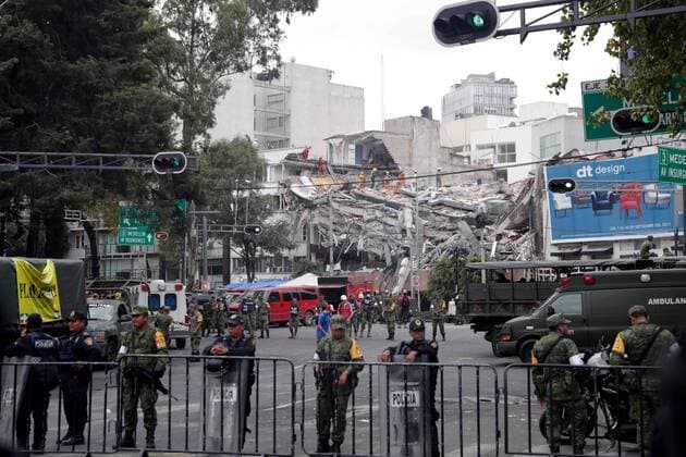 September 20, 2017 - Ciudad De Mexico, CIUDAD DE MEXICO - EUM20170920NAC42.JPG .CIUDAD DE MEXICO EarthquakeSismo-CDMX.- 20 de septiembre de 2017, aspecto de los trabajos de rescate en las edificaciones derrumbadas por el sismo de 7.1 grados que se registro el martes 19 de septiembre de 2017. En imagen, un edificio derrumbado en el numero 286 de avenida Ãlvaro Obregon, delegacion Cuauhtemoc. Foto: Agencia EL UNIVERSALIvan Stephens MAVC Ciudad De Mexico  - ZUMAu78_ 20170920_zaf_u78_047 Copyright: xElxUniversalx