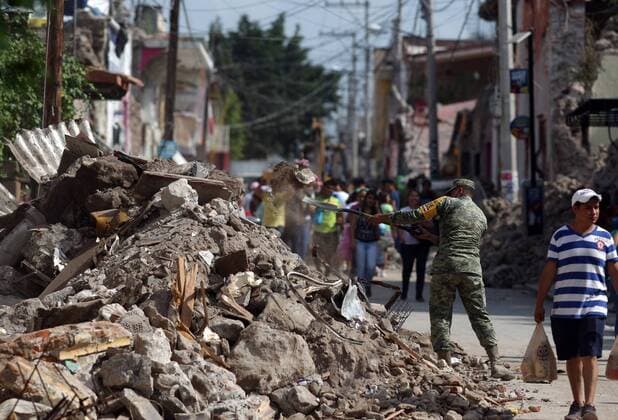 (170920) -- MORELOS (MEXICO), Sept. 20, 2017 -- A soldier clears the debris of a collapsed building in Jojutla, the state of Morelos, Mexico, on Sept. 20, 2017. Over 220 people have been killed after a powerful earthquake hit central Mexico on Tuesday, with the death toll expected to rise due to the scale of the temblor, the country s civil protection agency said.) (ma) (vf) MEXICO-MORELOS-EARTHQUAKE ArmandoxSolis 