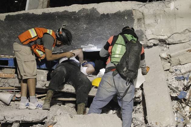(170920) -- MEXICO CITY, Sept. 20, 2017 -- Rescuers work on the debris of a collapsed building in Mexico City, Capital of Mexico, on Sept. 20, 2017. Over 220 people have been killed after a powerful earthquake hit central Mexico on Tuesday, with the death toll expected to rise due to the scale of the temblor, the country s civil protection agency said. ) MEXICO-MEXICO CITY-EARTHQUAKE DanxHang 
