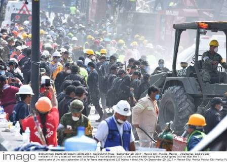 September 20, 2017 - Mexico City, Mexico, Mexico - Voluntaries, soldiers and members of civil protection are seen continuing his humanitarian work to wait rescue a life during the catastrophes ocurred after the 7.1 earthquake of the past september 19 so far have been registred 225 bodies without life. On September 20, 2017 in Mexico City, Mexico Mexico City Mexico  - ZUMAn230 20170920_zaa_n230_524 Copyright: xCarlosxTischlerx