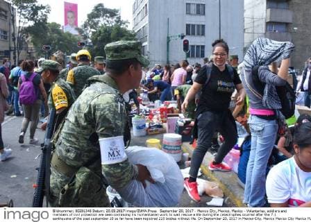 September 20, 2017 - Mexico City, Mexico, Mexico - Voluntaries, soldiers and members of civil protection are seen continuing his humanitarian work to wait rescue a life during the catastrophes ocurred after the 7.1 earthquake of the past september 19 so far have been registred 225 bodies without life. On September 20, 2017 in Mexico City, Mexico Mexico City Mexico  - ZUMAn230 20170920_zaa_n230_530 Copyright: xCarlosxTischlerx