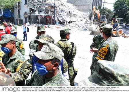 September 20, 2017 - Mexico City, Mexico, Mexico - Voluntaries, soldiers and members of civil protection are seen continuing his humanitarian work to wait rescue a life during the catastrophes ocurred after the 7.1 earthquake of the past september 19 so far have been registred 225 bodies without life. On September 20, 2017 in Mexico City, Mexico Mexico City Mexico  - ZUMAn230 20170920_zaa_n230_534 Copyright: xCarlosxTischlerx