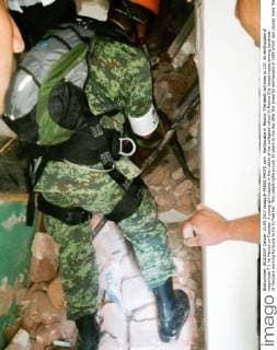 Earthquake in Mexico: The death toll rises to 237. An earthquake of magnitude 7.1 hit Mexico on Tuesday. A young girl trapped in the rubble of her collapsed school in Mexico City raised hopes among hundreds of rescuers working furiously to try to free her. This catastrophe occurs 32 years to the day after the powerful earthquake of 1985 which had caused more than 10,000 deaths. Mexico Mexico  549046