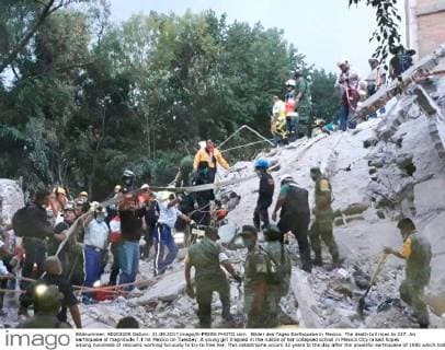 Bilder des Tages Earthquake in Mexico: The death toll rises to 237. An earthquake of magnitude 7.1 hit Mexico on Tuesday. A young girl trapped in the rubble of her collapsed school in Mexico City raised hopes among hundreds of rescuers working furiously to try to free her. This catastrophe occurs 32 years to the day after the powerful earthquake of 1985 which had caused more than 10,000 deaths. Mexico Mexico  549046