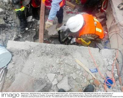 Earthquake in Mexico: The death toll rises to 237. An earthquake of magnitude 7.1 hit Mexico on Tuesday. A young girl trapped in the rubble of her collapsed school in Mexico City raised hopes among hundreds of rescuers working furiously to try to free her. This catastrophe occurs 32 years to the day after the powerful earthquake of 1985 which had caused more than 10,000 deaths. Mexico Mexico  549046
