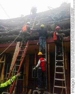Earthquake in Mexico: The death toll rises to 237. An earthquake of magnitude 7.1 hit Mexico on Tuesday. A young girl trapped in the rubble of her collapsed school in Mexico City raised hopes among hundreds of rescuers working furiously to try to free her. This catastrophe occurs 32 years to the day after the powerful earthquake of 1985 which had caused more than 10,000 deaths. Mexico Mexico  549046