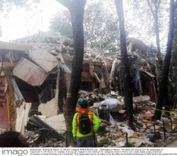 Earthquake in Mexico: The death toll rises to 237. An earthquake of magnitude 7.1 hit Mexico on Tuesday. A young girl trapped in the rubble of her collapsed school in Mexico City raised hopes among hundreds of rescuers working furiously to try to free her. This catastrophe occurs 32 years to the day after the powerful earthquake of 1985 which had caused more than 10,000 deaths. Mexico Mexico  549046