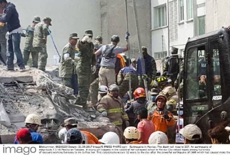 Earthquake in Mexico: The death toll rises to 237. An earthquake of magnitude 7.1 hit Mexico on Tuesday. A young girl trapped in the rubble of her collapsed school in Mexico City raised hopes among hundreds of rescuers working furiously to try to free her. This catastrophe occurs 32 years to the day after the powerful earthquake of 1985 which had caused more than 10,000 deaths. Mexico Mexico  549046