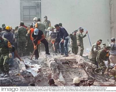 Earthquake in Mexico: The death toll rises to 237. An earthquake of magnitude 7.1 hit Mexico on Tuesday. A young girl trapped in the rubble of her collapsed school in Mexico City raised hopes among hundreds of rescuers working furiously to try to free her. This catastrophe occurs 32 years to the day after the powerful earthquake of 1985 which had caused more than 10,000 deaths. Mexico Mexico  549046