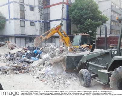 Earthquake in Mexico: The death toll rises to 237. An earthquake of magnitude 7.1 hit Mexico on Tuesday. A young girl trapped in the rubble of her collapsed school in Mexico City raised hopes among hundreds of rescuers working furiously to try to free her. This catastrophe occurs 32 years to the day after the powerful earthquake of 1985 which had caused more than 10,000 deaths. Mexico Mexico  549046
