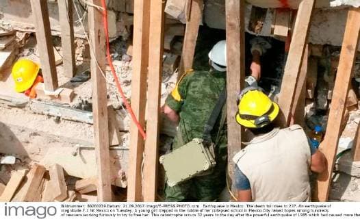 Earthquake in Mexico: The death toll rises to 237. An earthquake of magnitude 7.1 hit Mexico on Tuesday. A young girl trapped in the rubble of her collapsed school in Mexico City raised hopes among hundreds of rescuers working furiously to try to free her. This catastrophe occurs 32 years to the day after the powerful earthquake of 1985 which had caused more than 10,000 deaths. Mexico Mexico  549046