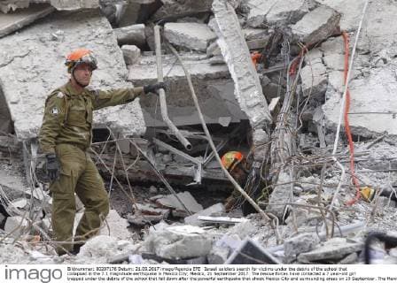 Israeli soldiers search for victims under the debris of the school that collapsed in the 7.1 magnitude earthquake in Mexico City, Mexico, 21 September 2017. The rescue forces have contacted a 7 year-old girl trapped under the debris of the school that fell down after the powerful earthquake that shook Mexico City and surrounding areas on 19 September. The Mexican Navy (Semar) have confirmed that they are close to save the girl, who resists under the rubbles and who has told the rescue members that there are more children alive with her, but their number is unknown, Semar s Almirant Jose Luis Vergara has said. The collapse of the school caused 25 victims, with some 21 children between them, according to the Public Education Secretariat. The quake left dozens of collapsed buildings across the country and at least 230 people dead, a hundred  Copyright: xSASHENKAxGUTIERREZx 20170921-636416165241187430