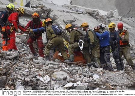 Rescue groups from Israel and Mexico find the body of a person after the dog Chichi and his coach identified the place where it was in Mexico City, Mexico, 21 September 2017. The instincts of Chichi , a belgian sheperd rescue dog, have showed the way to follow in order to find more lives among the derbis of the collapsed buildings after past Tuesday s earthquake which death toll rose to 250. Dog Chichi s instincts prove miracles exist among the derbis !ACHTUNG: NUR REDAKTIONELLE NUTZUNG!  Copyright: xSáshenkaxGutiérrezx CMX001 20170921-636416349062981661