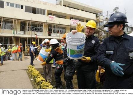 Marines participate in the rescue works among the derbis of the Enrique Rebsamen School in Mexico City, Mexico, 21 September 2017. The Mexican Marines denied the existence of the girl identified as Frida Sofia among the derbis of the Enrique Rebsamen School, although there are signs that a living adult may be among the destuction. Mexican Marines deny existence of little girl Frida Sofia !ACHTUNG: NUR REDAKTIONELLE NUTZUNG!  Copyright: xJosexMendezx CMX005 20170921-636416351767810577