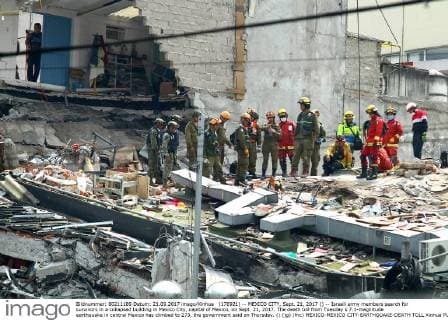 (170921) -- MEXICO CITY, Sept. 21, 2017 () -- Israeli army members search for survivors in a collapsed building in Mexico City, capital of Mexico, on Sept. 21, 2017. The death toll from Tuesday s 7.1-magnitude earthquake in central Mexico has climbed to 273, the government said on Thursday. () (jg) (fnc) MEXICO-MEXICO CITY-EARTHQUAKE-DEATH TOLL Xinhua 