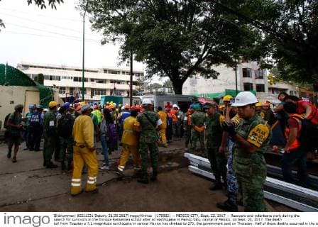 (170922) -- MEXICO CITY, Sept. 22, 2017 -- Rescuers and volunteers work during the search for survivors in the Enrique Rebsamen school after an earthquake in Mexico City, capital of Mexico, on Sept. 21, 2017. The death toll from Tuesday s 7.1-magnitude earthquake in central Mexico has climbed to 273, the government said on Thursday. Half of those deaths occurred in the capital Mexico City, where nearly 40 buildings collapsed, and the remainder in surrounding and nearby states. Francisco Canedo)(da)(vf)(zhf) MEXICO-MEXICO CITY-EARTHQUAKE-AFTERMATH e FranciscoxCa?edo 