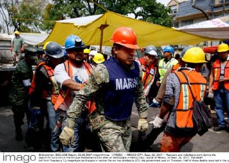 (170922) -- MEXICO CITY, Sept. 22, 2017 -- Rescuers and volunteers work during the search for survivors in the Enrique Rebsamen school after an earthquake in Mexico City, capital of Mexico, on Sept. 21, 2017. The death toll from Tuesday s 7.1-magnitude earthquake in central Mexico has climbed to 273, the government said on Thursday. Half of those deaths occurred in the capital Mexico City, where nearly 40 buildings collapsed, and the remainder in surrounding and nearby states. Francisco Canedo)(da)(vf)(zhf) MEXICO-MEXICO CITY-EARTHQUAKE-AFTERMATH e FranciscoxCa?edo 