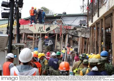 September 21 2017 EUM20170921NAC79 JPG CIUDAD DE MEXICO SeismSismo CDMX 21 de septiembre 2017 Aspecto de las labores de rescate en la escuela Enrique Rebsamen ubicada en la calle Rancho Tamboreo numero 14300 de la colonia Nueva Oriental Coapa en la delegacion Tlalpan Foto Agencia EL UNIVERSALAriel OjedaRCC  - ZUMAu78_ 20170921_zaf_u78_106 Copyright: xElxUniversalx