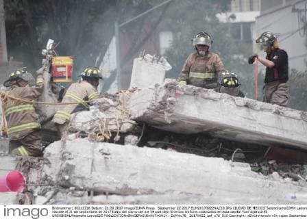 September 22 2017 EUM20170922NAC10 JPG CIUDAD DE MEXICO SeismSismoCDMX Labores de rescate el 21 de septiembre de 2017 luego del sismo del dia 19 que dejo diversos edificios colapsados en esta capital Foto Agencia EL UNIVERSALAlejandra LeyvaEEG  - ZUMAu78_ 20170922_zaf_u78_015 Copyright: xElxUniversalx
