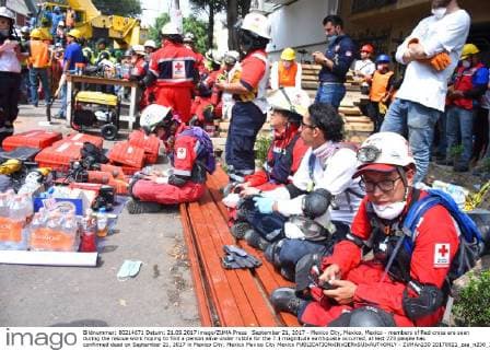 September 21, 2017 - Mexico City, Mexico, Mexico - members of Red cross are seen during the rescue work hoping to find a person alive under rubble for the 7.1 magnitude earthquake occurred, at lest 273 people has confirmed dead on September 21, 2017 in Mexico City, Mexico Mexico City Mexico  - ZUMAn230 20170921_zaa_n230_113 Copyright: xCarlosxTischlerx
