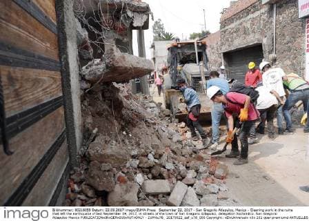 September 22, 2017 - San Gregorio Atlapulco, Mexico - Cleaning work in the ruins that left the earthquake of last September 19, 2017, in streets of the town of San Gregorio Atlapulco, delegation Xochimilco. San Gregorio Atlapulco Mexico  - ZUMAu78_ 20170922_zaf_u78_006 Copyright: xElxUniversalx