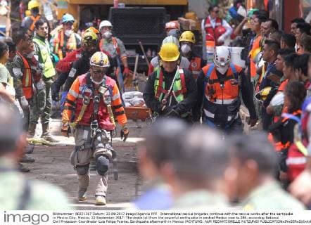 International rescue brigades continue with the rescue works after the eartquake in Mexico City, Mexico, 22 September 2017. The death toll from the powerful earthquake in central Mexico rose to 286, according National Civil Protection Coordinator Luis Felipe Puente. Earthquake aftermarth in Mexico !ACHTUNG: NUR REDAKTIONELLE NUTZUNG!  Copyright: xUlisesxRuizxBasurtox MEX040 20170922-636417122864338460