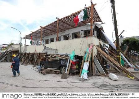 Erdbeben in Mexiko - Aufräumarbeiten September 22 2017 EUM20170922NAC154 JPG CIUDAD DE MEXICO EarthquakeTerremoto CDMX Ayuda Este viernes 22 de septiembre de 2017 continuan las labores de rescate en la escuela Enrique Rebsamen ubicada en la delegacion Tlalpan al sur de esta capital que colapso tras el sismo que cimbro a la Ciudad de Mexico el pasado 19 de septiembre Foto Agencia EL UNIVERSALAriel OjedaEVZ  - ZUMAu78_ 20170922_zaf_u78_164 Copyright: xElxUniversalx
